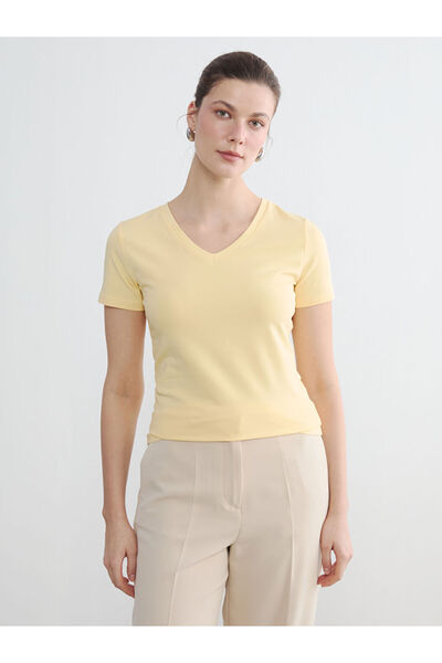LC Waikiki Κίτρινο γυναικείο μπλουζάκι με λαιμόκοψη V