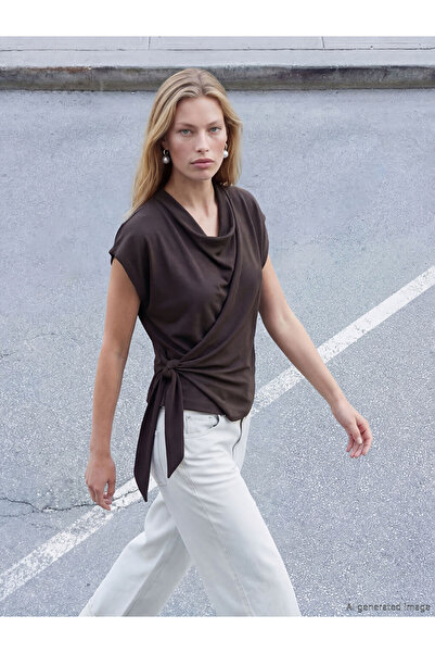 LC Waikiki Rmz Gi̇yi̇m Farki̇lya Draped Roba Collar Tie Detail Blouse