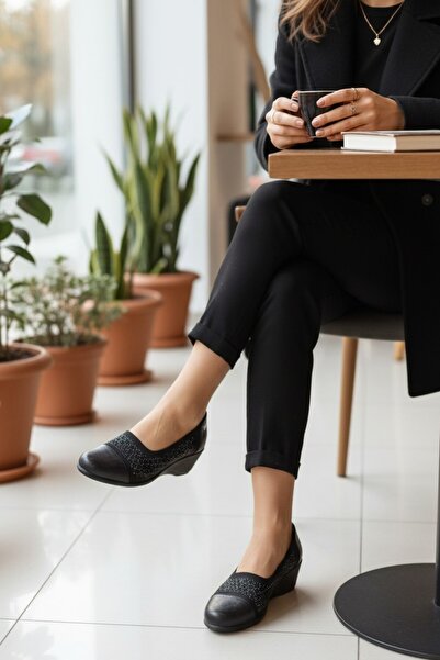 enoch حذاء باليه نسائي أسود من الجلد الطبيعي المريح ذو نعل مبطن ومضيء بالكريستال