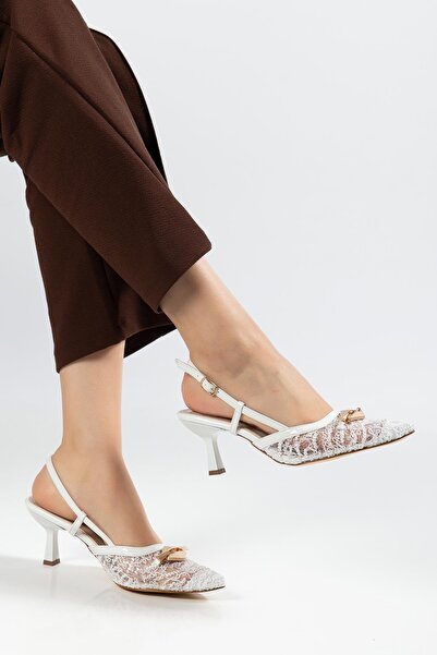 SUİNS SHOES حذاء سوينز سيون موديل نسائي بكعب مزين بإبزيم لفساتين السهرة