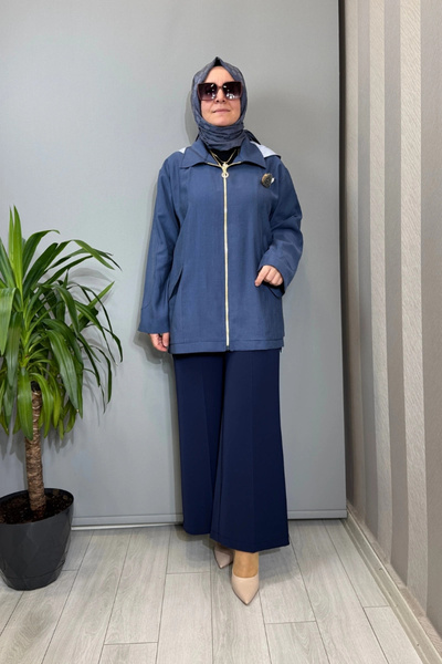 Ghisa سترة بيربي بتفاصيل إكسسوارات مميزة باللون النيلي 3610C3299