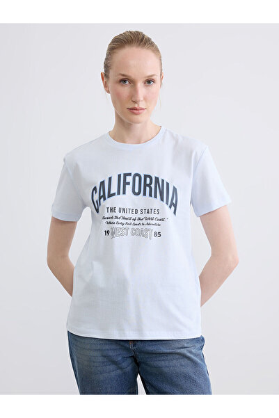 LC Waikiki تي شيرت نسائي مطبوع عليه كاليفورنيا من Özmarka New Season برقبة دا...