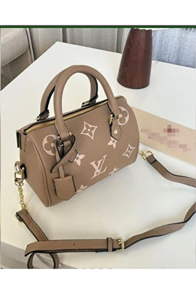 Generic Handbag and shoulder bag, high quality material, with accessories