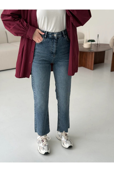 Revella Yıkamalı mavi paçası kesik mom fit jean