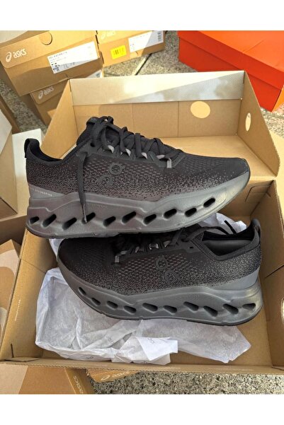 on Clouds On Running Cloudsurfer Max Black Eclipse，