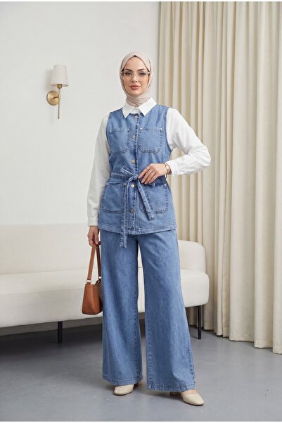 Modamorfo Дънков костюм с панталон с широки крачоли, елек с джобове и копчета...