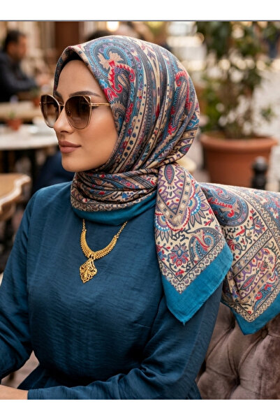 Nazellaa شال ناعم منقوش باللون الأزرق