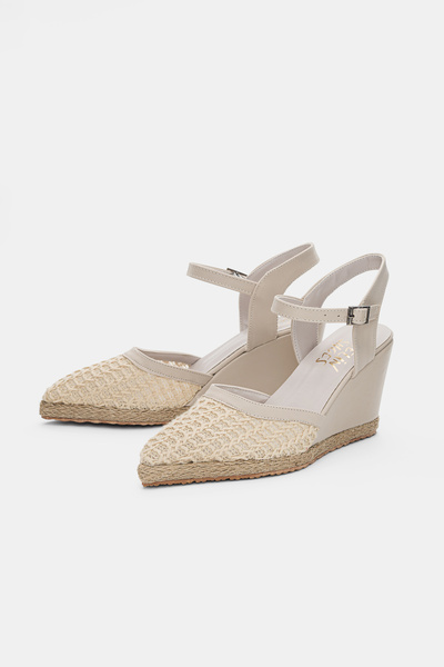 selin shoes حذاء نسائي بكعب من فيلورا مع مشبك قابل للتعديل عند الكاحل وتفاصيل...