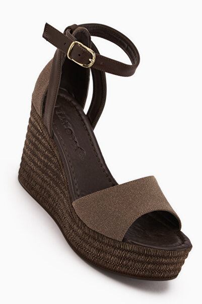 Limoya Дамски сандали Мони Браун от велур с танкетна подметка и катарама на г...