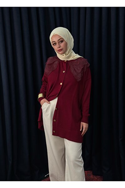 Neva Wear كارديجان تريكو بأزرار وتفاصيل ياقة من الدانتيل