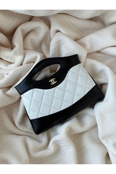 GeneralTicaret A stylish Clutch Bag with a luxurious, modern design.