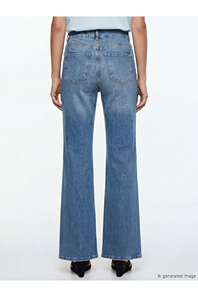 LC Waikiki بنطلون جينز نسائي من Crop Flare