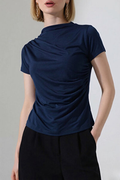 AKD Atelier Tricou de damă cu mânecă scurtă, cu detaliu drapat la guler și ta...