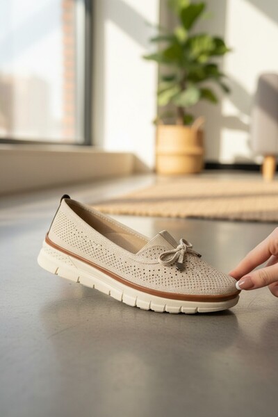 enoch حذاء باليه مريح لتقويم العظام مزين بتفاصيل مثقوبة بالليزر وفيونكة أنيقة