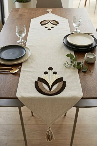 Onaltı Tekstil Punch Hexagonal Table Runner with Tassels