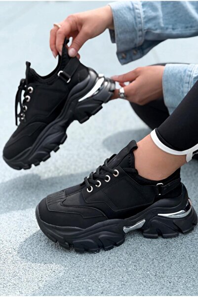 I Love Shoes حذاء ديلورين الرياضي النسائي باللون الأسود