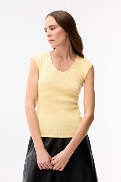 adL Yakası İnci İşlemeli Triko Bluz