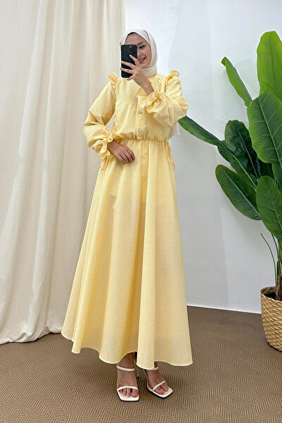 Tesettür Diyarı Φόρεμα χιτζάμπ από ύφασμα γκοφρέ με ριγέ σχέδιο και λεπτομέρε...