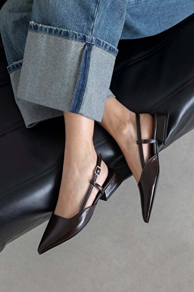 STRASWANS حذاء نسائي من الجلد المجعد بكعب من Chrest باللون البني