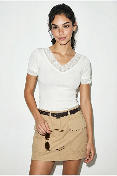 Bianco Lucci Bluză de damă cu decolteu în V, cu detalii din dantelă, moale la...