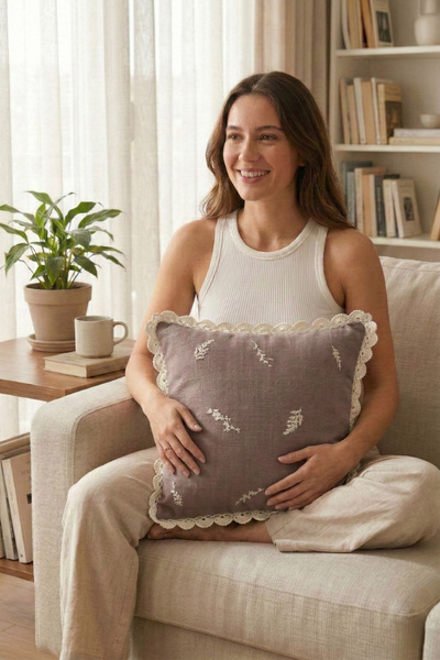 Freya Nakış Detaylı Dekoratif Kırlent Kılıfı 45x45