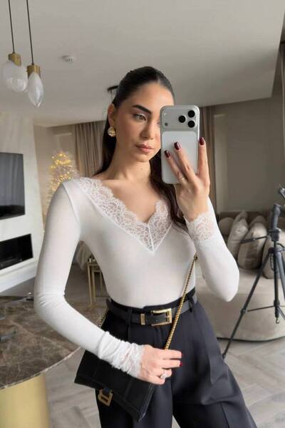 Varyete Women's Transparent Lace Detailed V-Neck Long Sleeve Women's Blouse