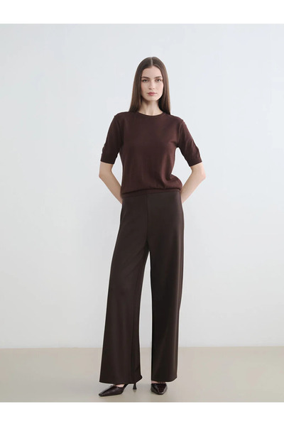 LC Waikiki بنطال رياضي نسائي واسع الساق بخصر مطاطي بني اللون من LCW Modest
