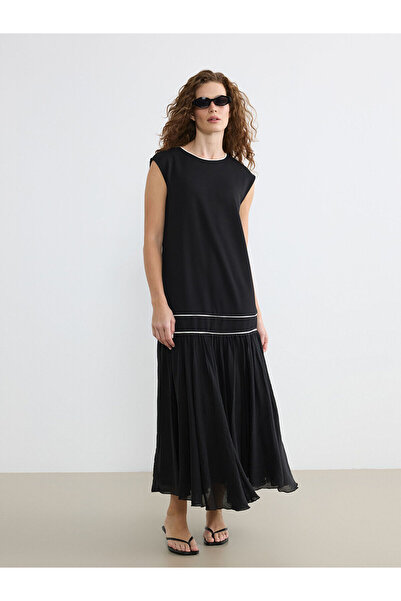 LC Waikiki NEVAVM με τη διαφορά LCW STUDIO Μαύρο οβάλ φόρεμα με λεπτομέρεια μ...