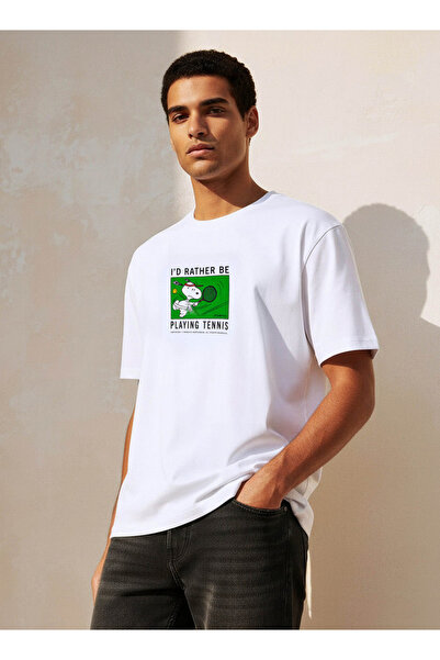 SP Characters Snoopy Print Men Regular Fit Crew Neck Short Sleeves T-shirt