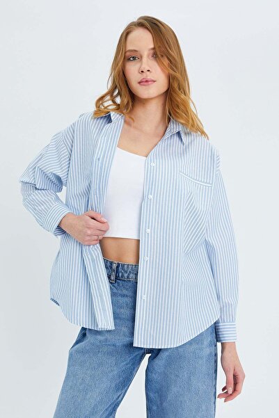 Mixray 4488 قميص نسائي مخطط بقصة فضفاضة مع جيوب أساسية باللون الأزرق الفاتح