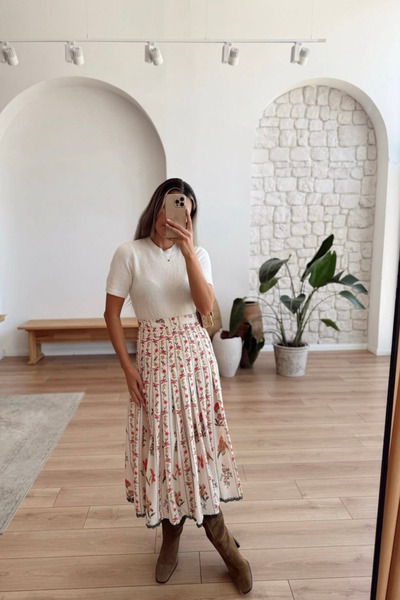 Sorridi Pleated Midi Skirt with Lace Hem