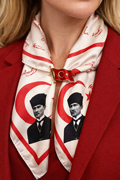 Two Two Atatürklü Saten Fular ve Bayrak Ayyıldız Broş Seti–Şık Kadın Aksesuar...
