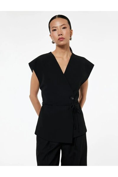 Koton Жилетка с V-образно деколте и детайлизирана кръстосана закопчалка