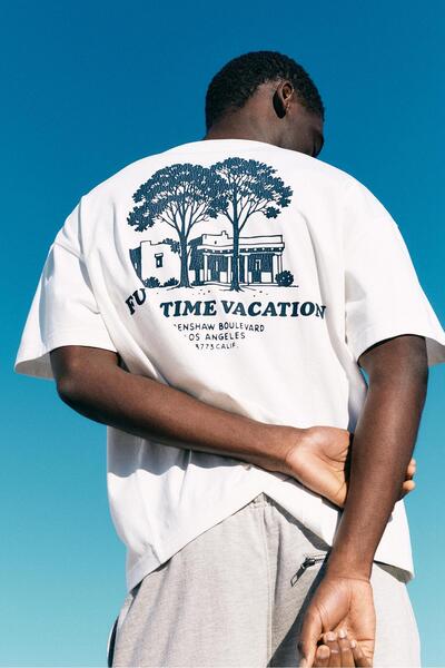 Pull & Bear تي شيرت بأكمام قصيرة مع رسومات