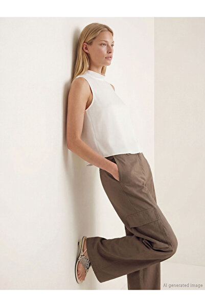 LC Waikiki RMZ GİYİM FARKİLYA بلوزة من الساتان بياقة روبا