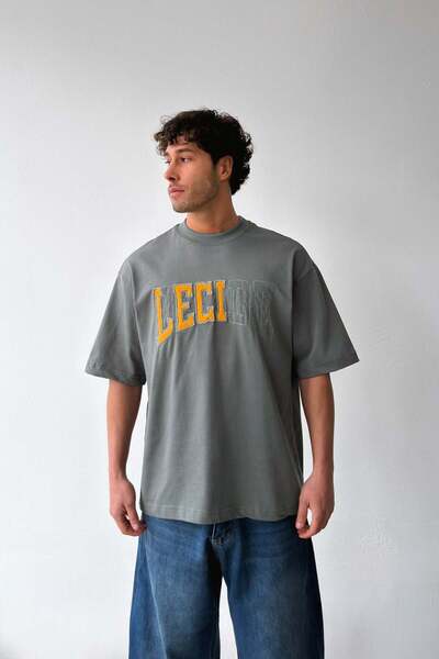 Flaw Wear Decide Embroidered T-Shirt