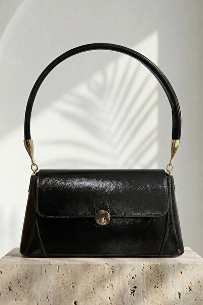 InStyle Retro Black Shoulder Bag with Front Flap