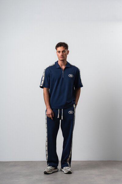 Respire طقم بنطلون وتي شيرت للرجال بتفاصيل شريطية من R، مقاس عادي، لون كحلي