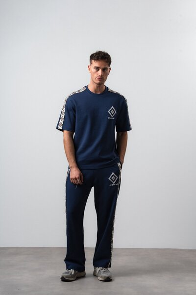 Respire Set de pantaloni și tricou pentru bărbați, Far From Basic, cu detalii...