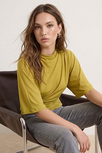 Trendyol Kollektion Ölgrüne, figurbetonte, kurzärmlige, dehnbare Strickbluse ...