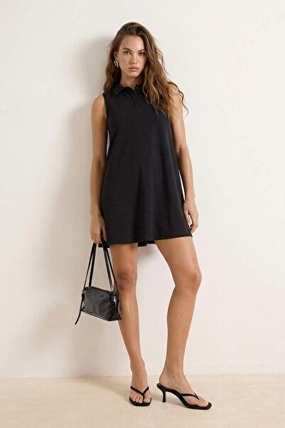 Trendyol Collection Rochie neagră, simplă, fără mâneci, cu guler polo, mini s...