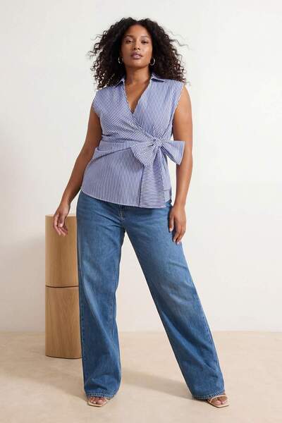 Trendyol Curve Albastru cu dungi cu două rânduri de nasturi Bluză cu detaliu ...