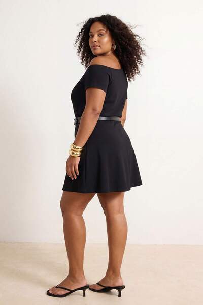 Trendyol Curve Rochie neagră tricotată cu un singur umăr, cu centură în talie...