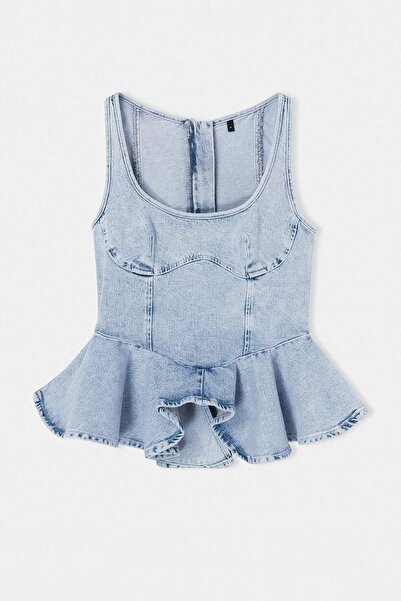 Trendyol Collection إصدار محدود بلون أزرق فاتح مكشكش أز مرن دنيم بلوزة TWOSS2...