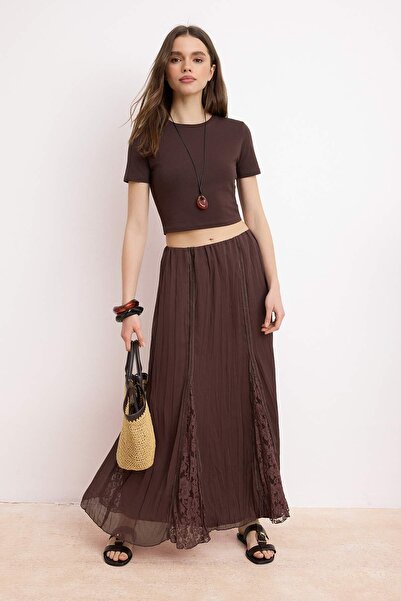 Trendyol Kollektion Brauner, mit Spitze verzierter, gefütterter langer Maxiro...
