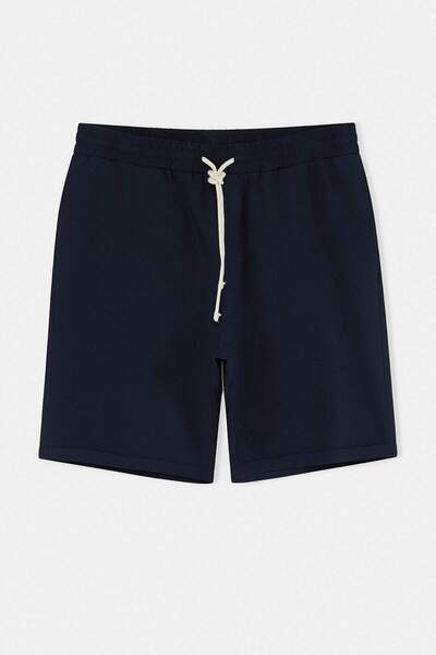 Trendyol Collection شورت وبرمودا للرجال مقاس كبير باللون الأزرق الداكن TMNSS2...