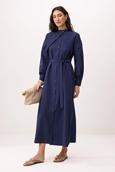 Trendyol Modest فستان تيشرت قطني مسطح بدون بطانة باللون الأزرق الداكن TCTSS26...