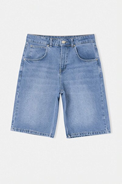 Trendyol Collection بنطلون برمودا من الدنيم الأزرق عالي الخصر TWOSS26SR00106