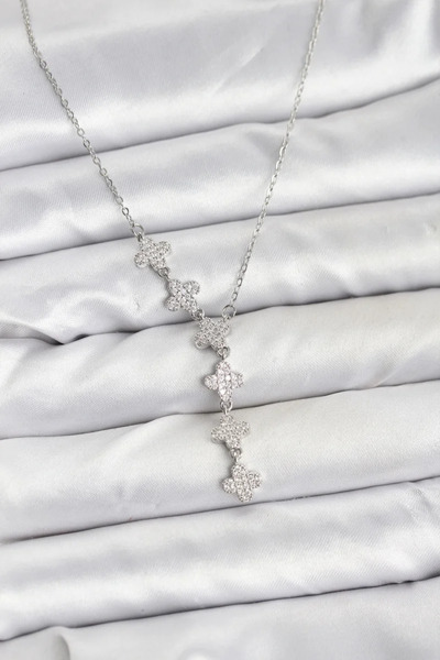 Skygo قلادة نسائية من الفولاذ 316L بسلسلة فضية اللون على شكل ورقة البرسيم - T...