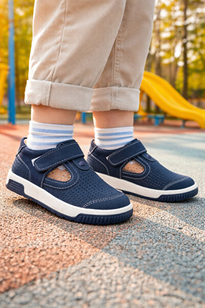 ARZEN BEBE Chlapecké ortopedické uzavřené sandály